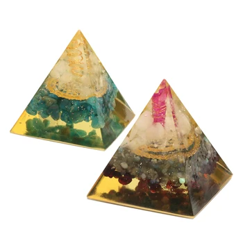 Mineraali El Yapımı Reçine orgon piramidi Doğal Mavi Apatit Garnet MoonStones Başarı Anti-stres Sakinlik Büyüme Enerji Dekor