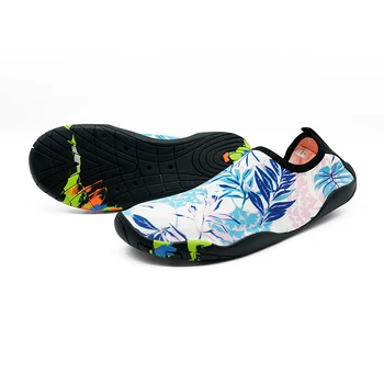 Su ayakkabısı Kadın Yalınayak Açık plaj sandaletleri Yukarı Aqua Ayakkabı Unisex Sneakers Kaymaz Yürüyüş Sevgilisi yoga ayakkabıları